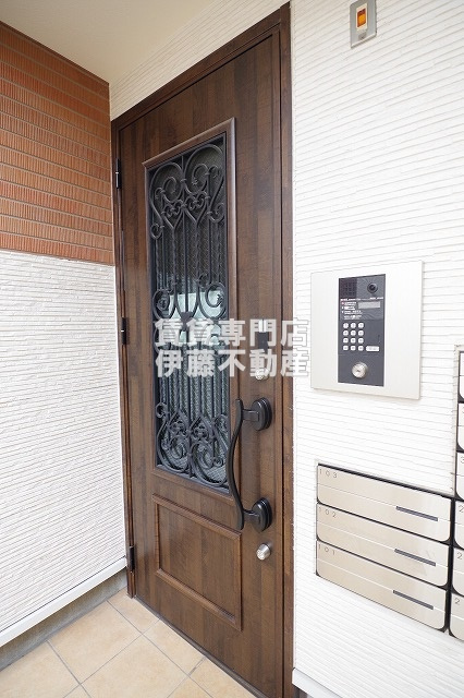 レイディエンス庄内通のエントランス