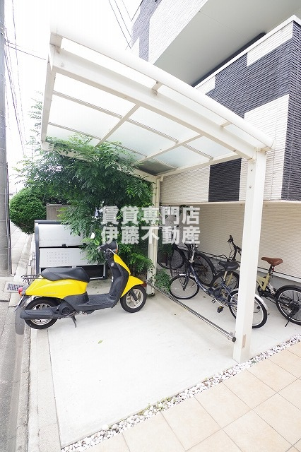 レイディエンス庄内通の駐車場