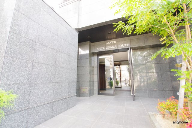 アスヴェル新大阪SOUTHのエントランス