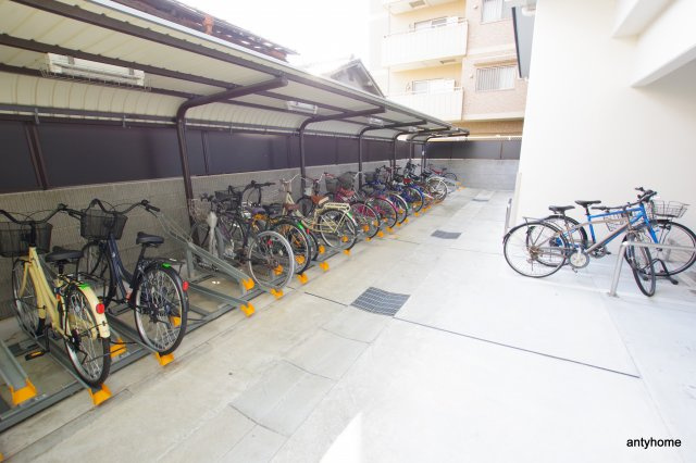 アスヴェル新大阪SOUTHの駐車場