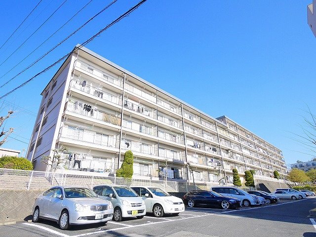 ダイヤハイツ学園前の外観|建物外観を気になさる方へ、見た目の良い物件です