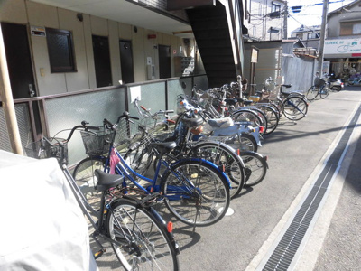 【その他共用部分】 | クリーク大桐 | 横1列に広い駐輪場です
