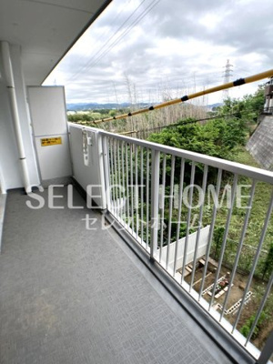 【バルコニー】 | アリア32レジデンス | 外からの目が気にならないバルコニーで洗濯物が干せます