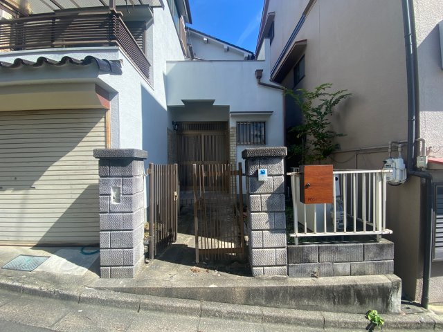 喜志町戸建のエントランス