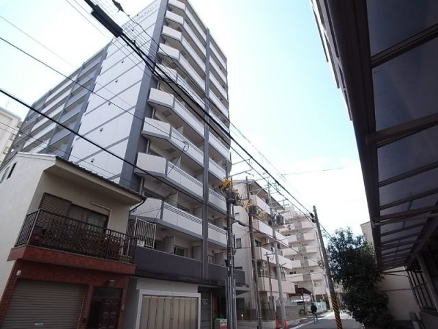 アドバンス三宮シュロスの外観