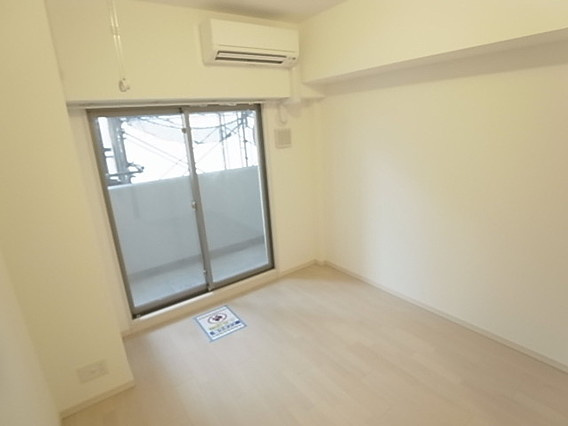 アドバンス三宮シュロスの洋室