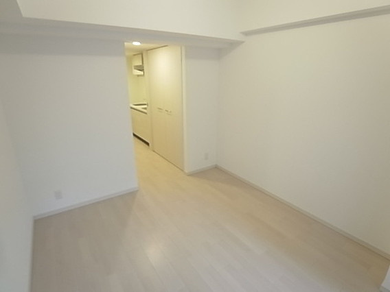 アドバンス三宮シュロスの洋室