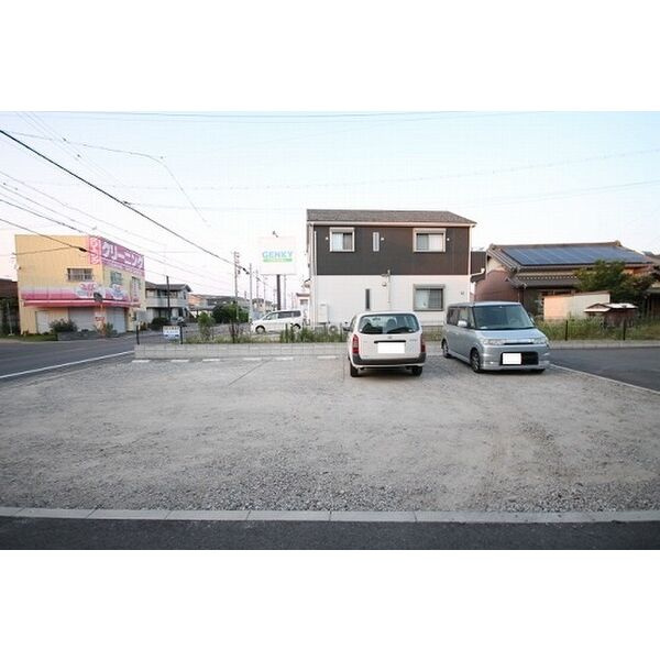 メゾネットS・Rの駐車場