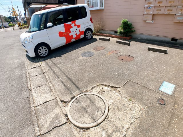 コーポ三樹の駐車場