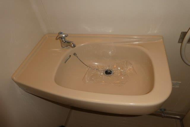 ハイツあかねＡの洗面所|浴室内洗面器