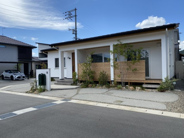 無添加住宅　コラボハウス　サントピア金光の駐車場