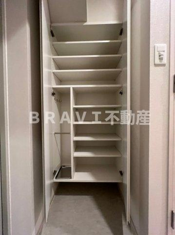 ドゥーエ天満橋　BRAVI不動産の玄関