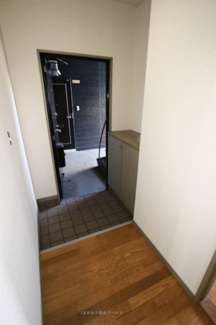 【ロビー】 | 建物の内部です
 A棟102号室(改装前) 2022年8月21日撮影