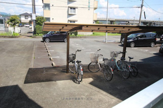 【その他共用部分】 | 駐輪場
 A棟102号室(改装前) 2022年8月21日撮影