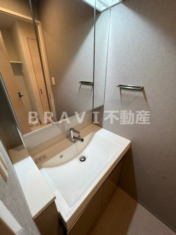 ドゥーエ天満橋　BRAVI不動産の洗面所|【ドゥーエ天満橋】広い洗面スペース