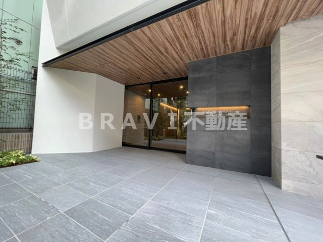 ドゥーエ天満橋　BRAVI不動産のエントランス|【ドゥーエ天満橋】ゆとりのあるエントランスです