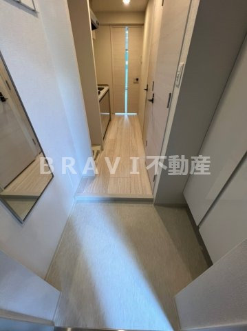 ドゥーエ天満橋　BRAVI不動産の玄関|【ドゥーエ天満橋】明るい玄関です