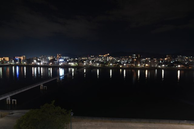 【展望】 | 藤和舟入ハイタウン（リノベ済） | 【Night View】
物件からの夜の景色は、隠れ夜景スポットのよう。
お仕事から疲れて帰ってきて、この夜景を楽しめるのも
この立地ならでは。
もう少し早い時間のサンセット夜景もキレイかも。