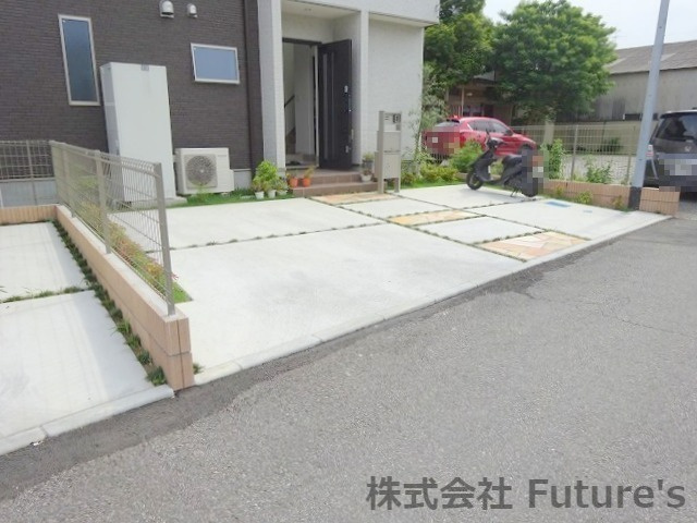 野田市上花輪　中古戸建の駐車場|カースペースは並列3台駐車可能です（但し車種による）
