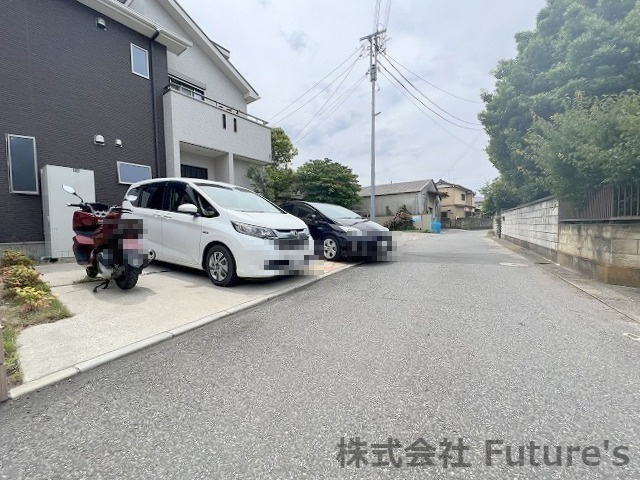 野田市上花輪　中古戸建の前面道路含む現地写真|北側約4ｍ公道になります。