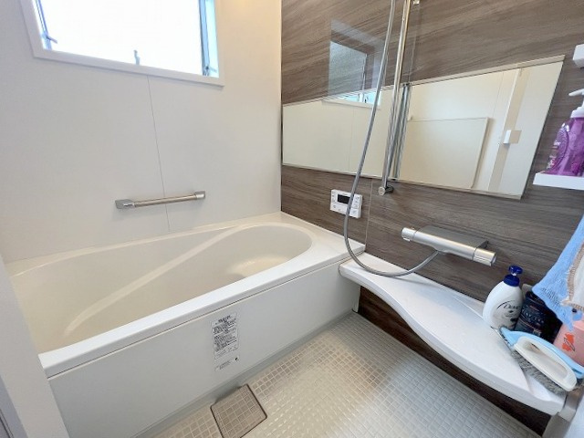 野田市上花輪　中古戸建の浴室|広さ1坪タイプのバスルームになります。