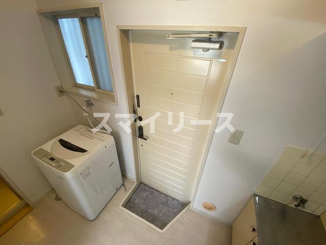 ハイツ初石の玄関