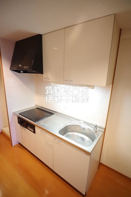 グランドエル志賀のキッチン|IHクッキングヒーター（三個口）