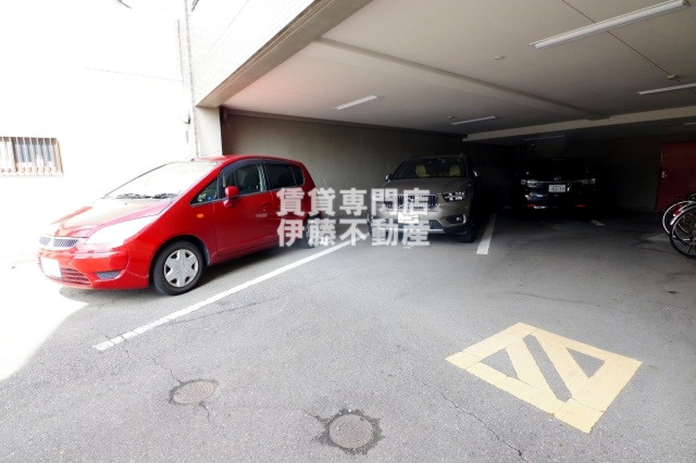 グランドエル志賀の駐車場