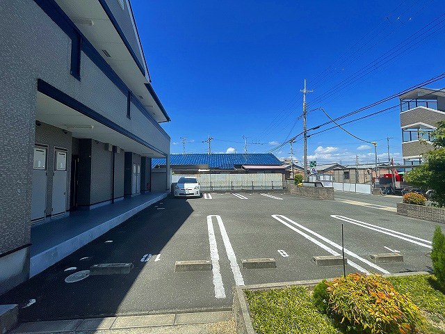 サンレオーネの駐車場|駐車場があるので、車を買う予定の方も安心です