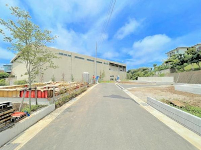 【前面道路含む現地写真】 | 鎌倉市城廻　新築1号棟
