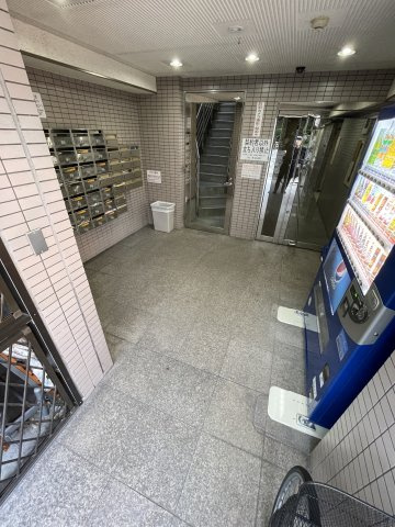 ライズ芦原橋のエントランス