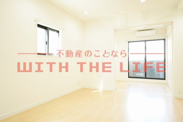 Favoloso花畑【10.000円キャッシュバック対象物件】の居間・リビング|ゆったりとしたリビングです