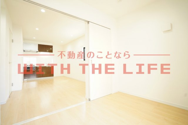 Favoloso花畑【10.000円キャッシュバック対象物件】の洋室|広々とした洋室です