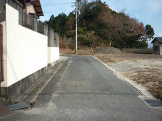 【前面道路含む現地写真】