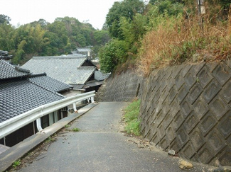 【前面道路含む現地写真】