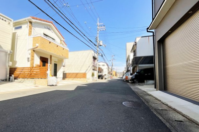 【前面道路含む現地写真】 | 伏見区羽束師菱川町　中古戸建 | 一度、実際にご覧になってみませんか？暮らしやすい周辺環境も含め、スタッフがご案内いたします。お家探しの第一歩としてでも大丈夫です(^^)/お気軽にお問い合わせ下さいね♪