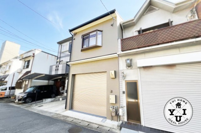 【外観】 | 伏見区羽束師菱川町　中古戸建 | 2階は3部屋の洋室があります。2部屋は続き間になっており、お洒落な折り戸で仕切られています。