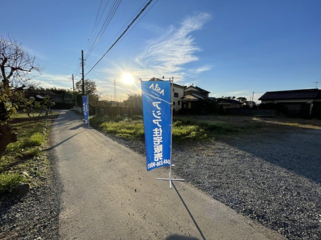 敷地面積６４坪　売地　川越市古谷上第三の前面道路含む現地写真|南東側 約3.9ｍ公道、8ｍ以上の接道、お車の出し入れもラクラクです