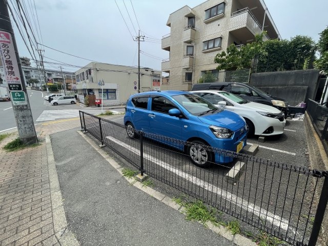 メゾンドソレイユの駐車場