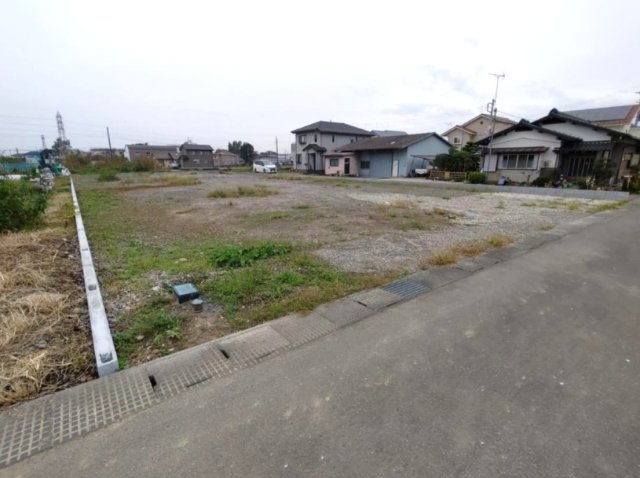 川越市古谷上第四　売地の前面道路含む現地写真|北東側約3.2ｍ公道