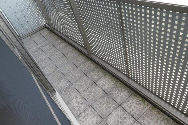 アン・ジュールCのバルコニー