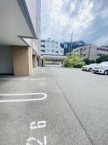 MJR大橋プレシャスコートの駐車場