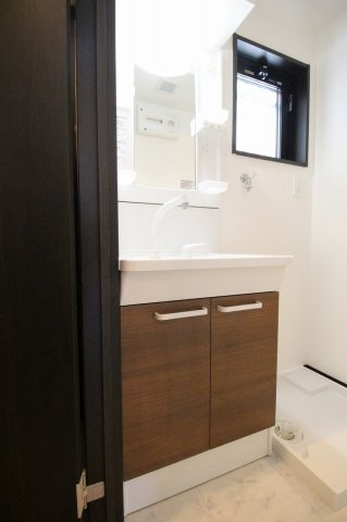 ポルトボヌール姫城RCの独立洗面台|独立洗面台、朝の身支度には欠かせません