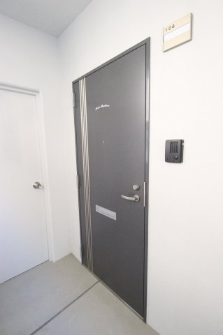 ポルトボヌール姫城RCの玄関|明るい玄関です