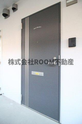 ポルトボヌール姫城RCの玄関|明るい玄関です