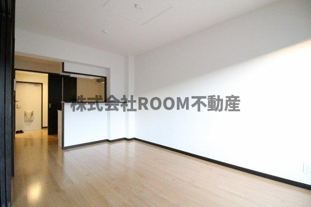 ポルトボヌール姫城RCの居間・リビング|こちらの居間で趣味の時間をお楽しみください