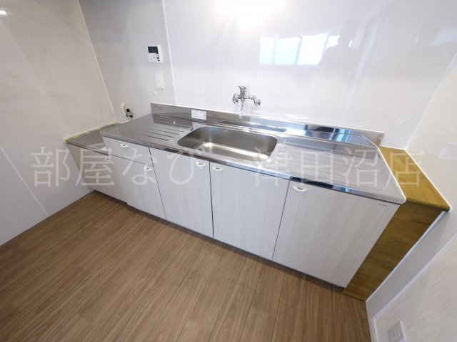 北欧風ヴィンテージリノベ戸建のキッチン|キッチンでお料理をお楽しみください