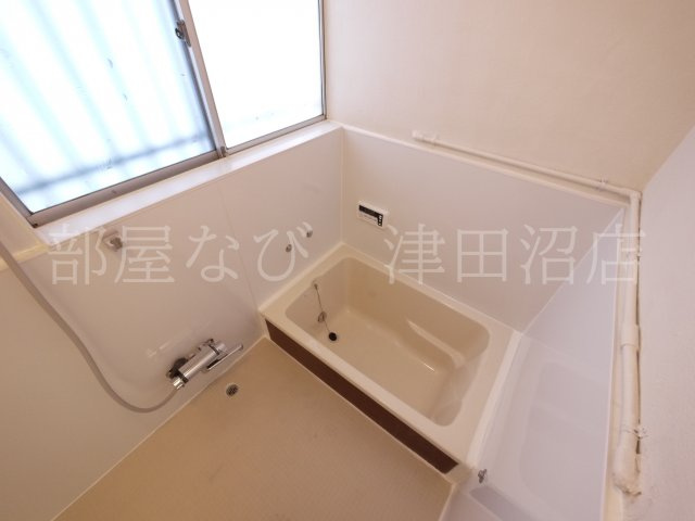 北欧風ヴィンテージリノベ戸建の浴室|日々の疲れを癒すお風呂付です
