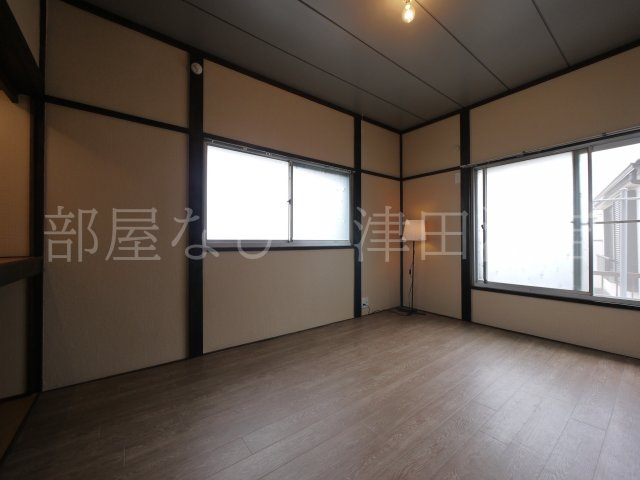 北欧風ヴィンテージリノベ戸建の寝室|開放的な寝室です