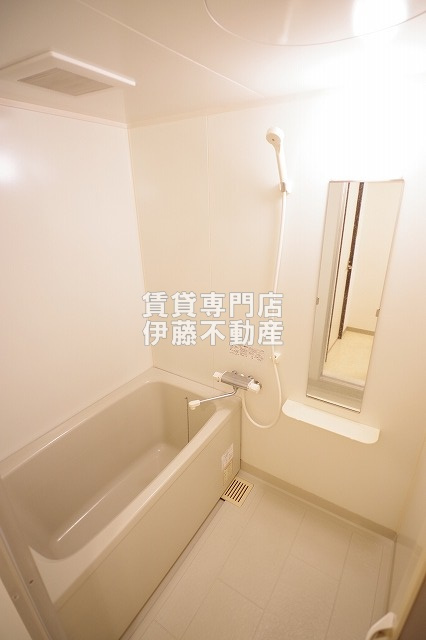 HERBE庄内通の浴室